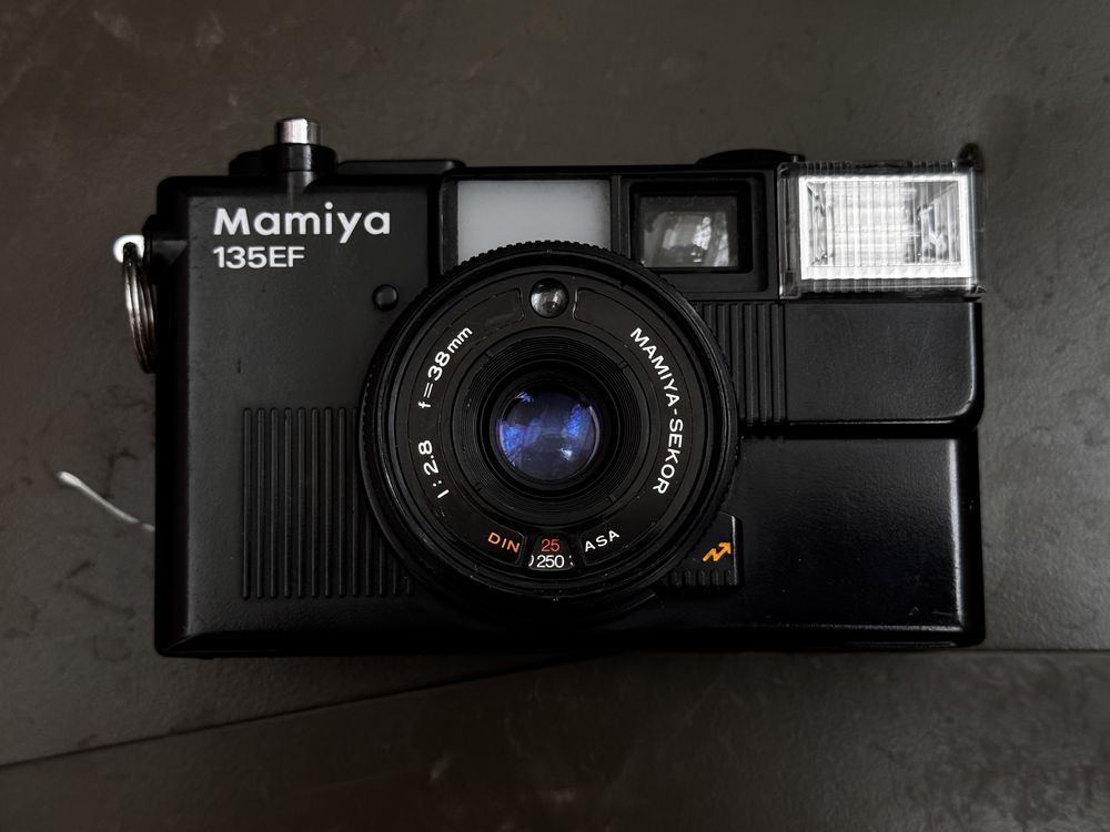 Плівкова фотокамера Mamiya 135EF