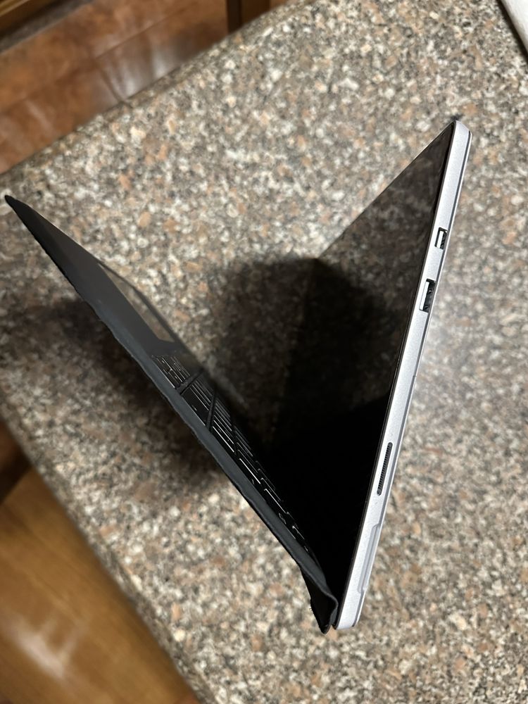 Microsoft Surface Pro 6 (i5, 8GB ram, 256GB, Windows 11)