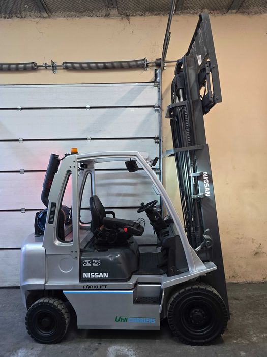 Навантажувач вилковий газовий Nissan 2,5 тонн триплекс 4,5 метра