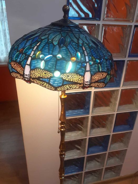 Lampa witrażowa salonowa stojąca