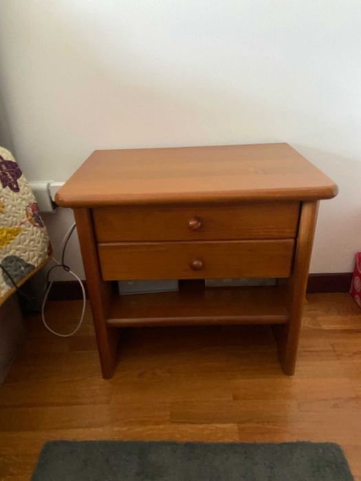 Cômoda, Espelho, 2 Mesas De Cabeceira e Cama Casal em bom estado