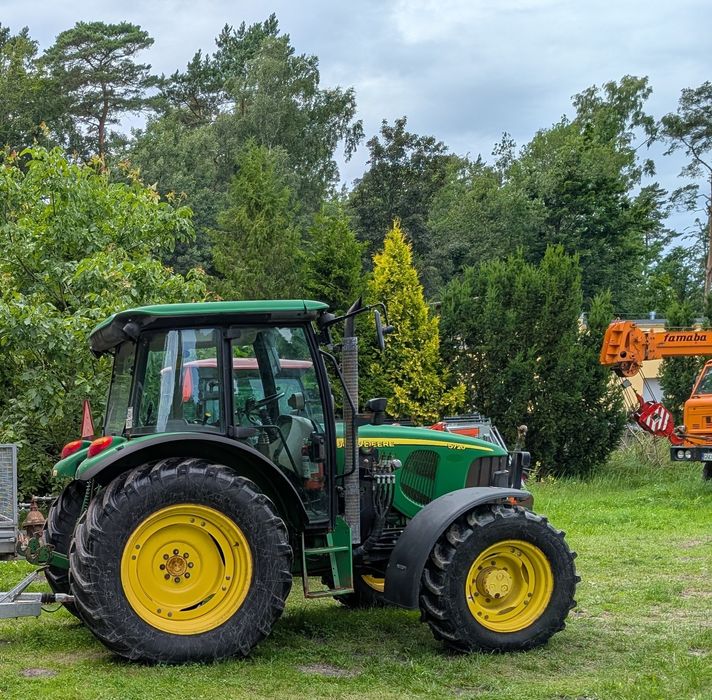 Ciągnik John Deere 5720