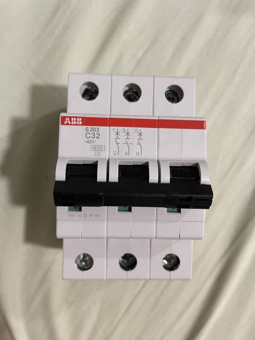 Disjuntor ABB S203-C32 | Cinzento