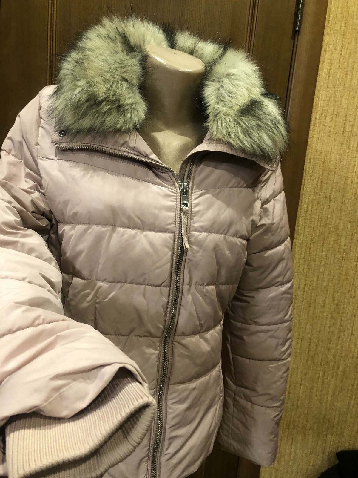 Продам куртка зимова Bershka