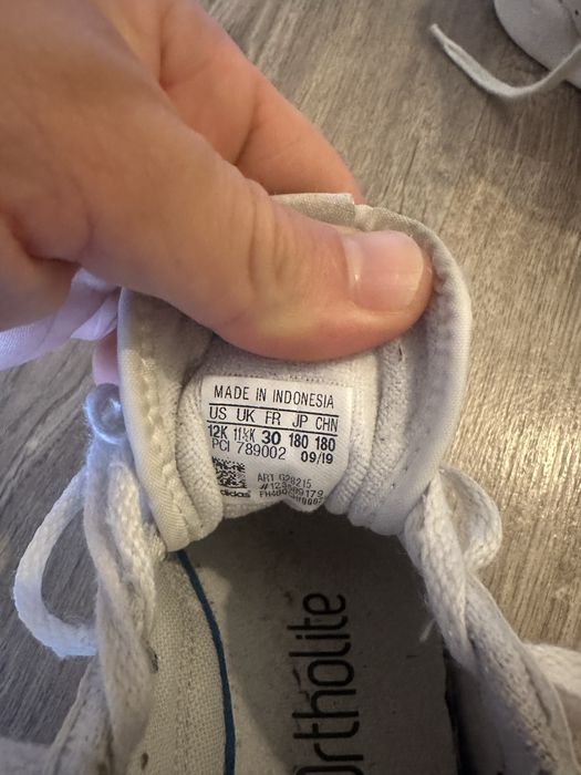 Sapatilhas de menino usadas em bom estado