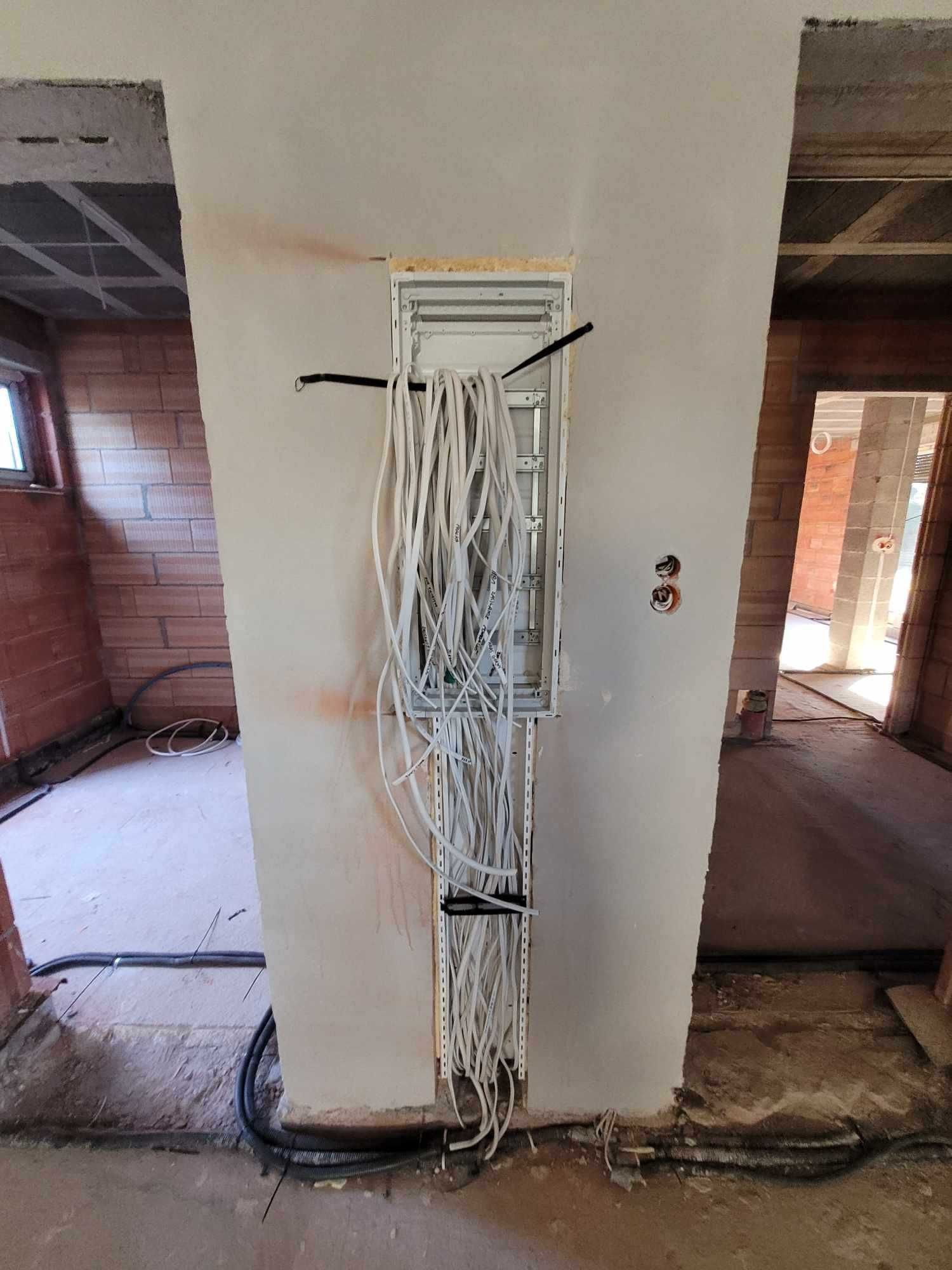 Usługi elektryczne, elektryk