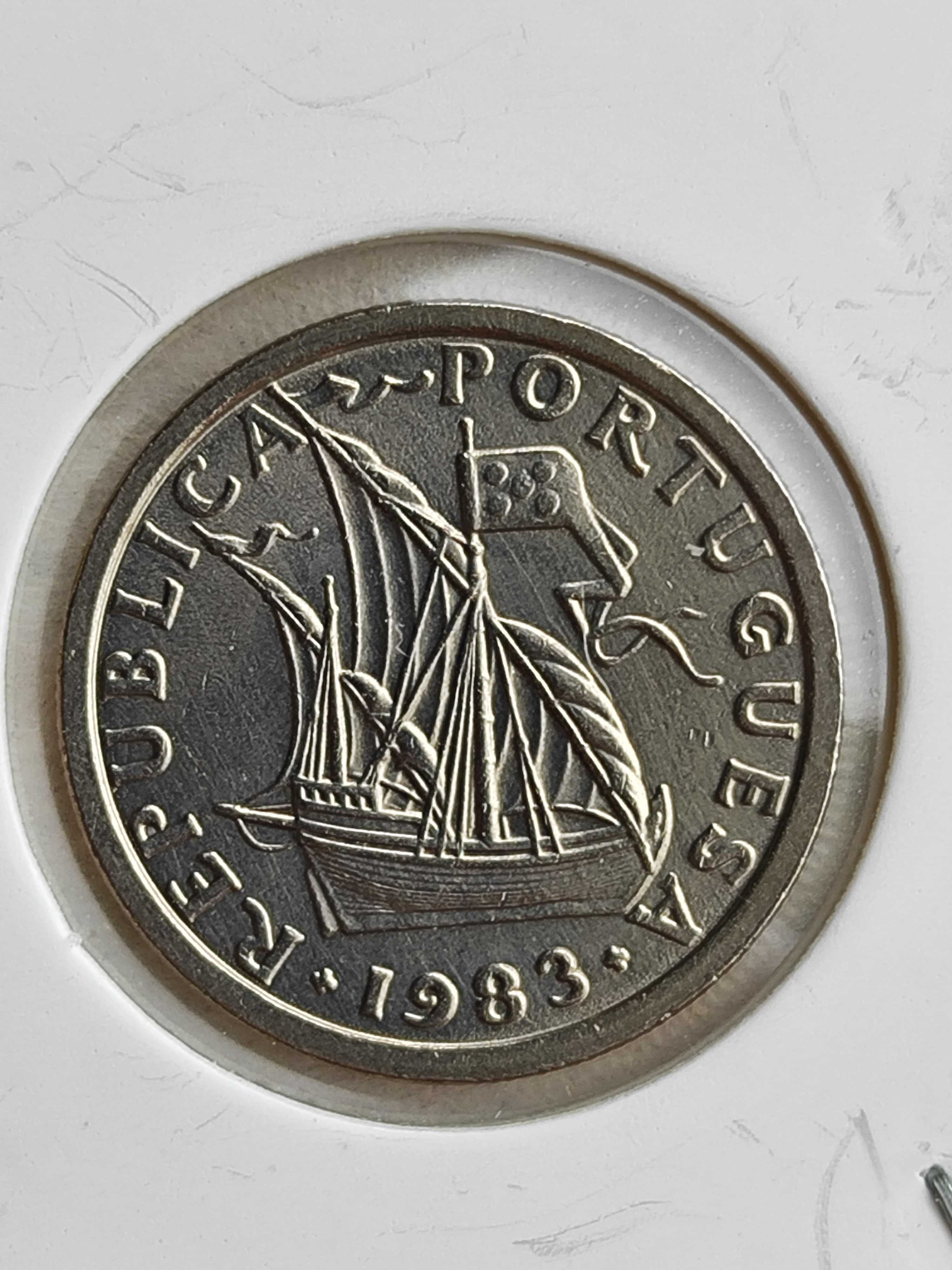 Lote de moedas da República Portuguesa de 2$50 de 1980 a 1985 a 3€
