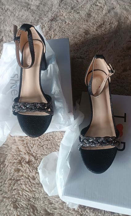Sapato preto de senhora T.37