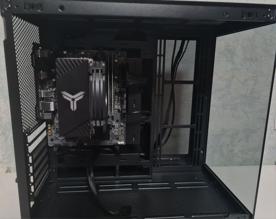 Продам ігровий ПК на i3-12100f (БЕЗ ВІДЕОКАРТИ)