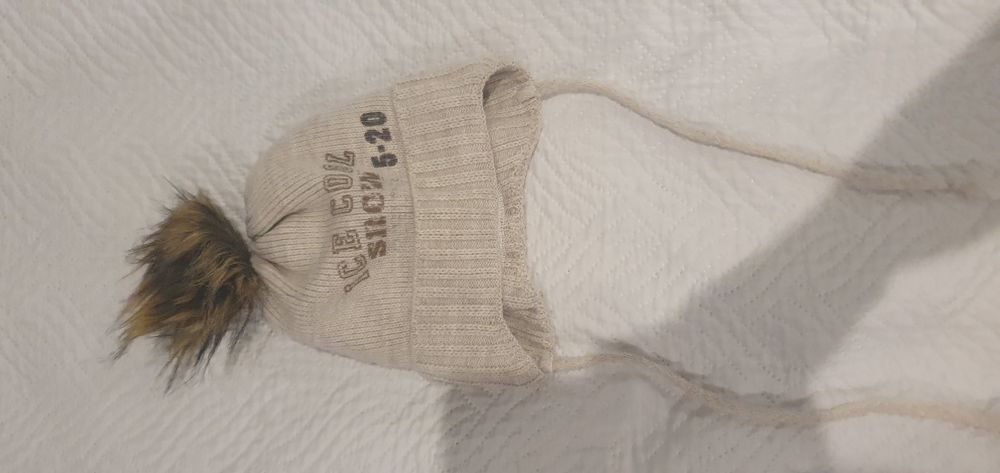 Zimowa beżowa czapka niemowlęca