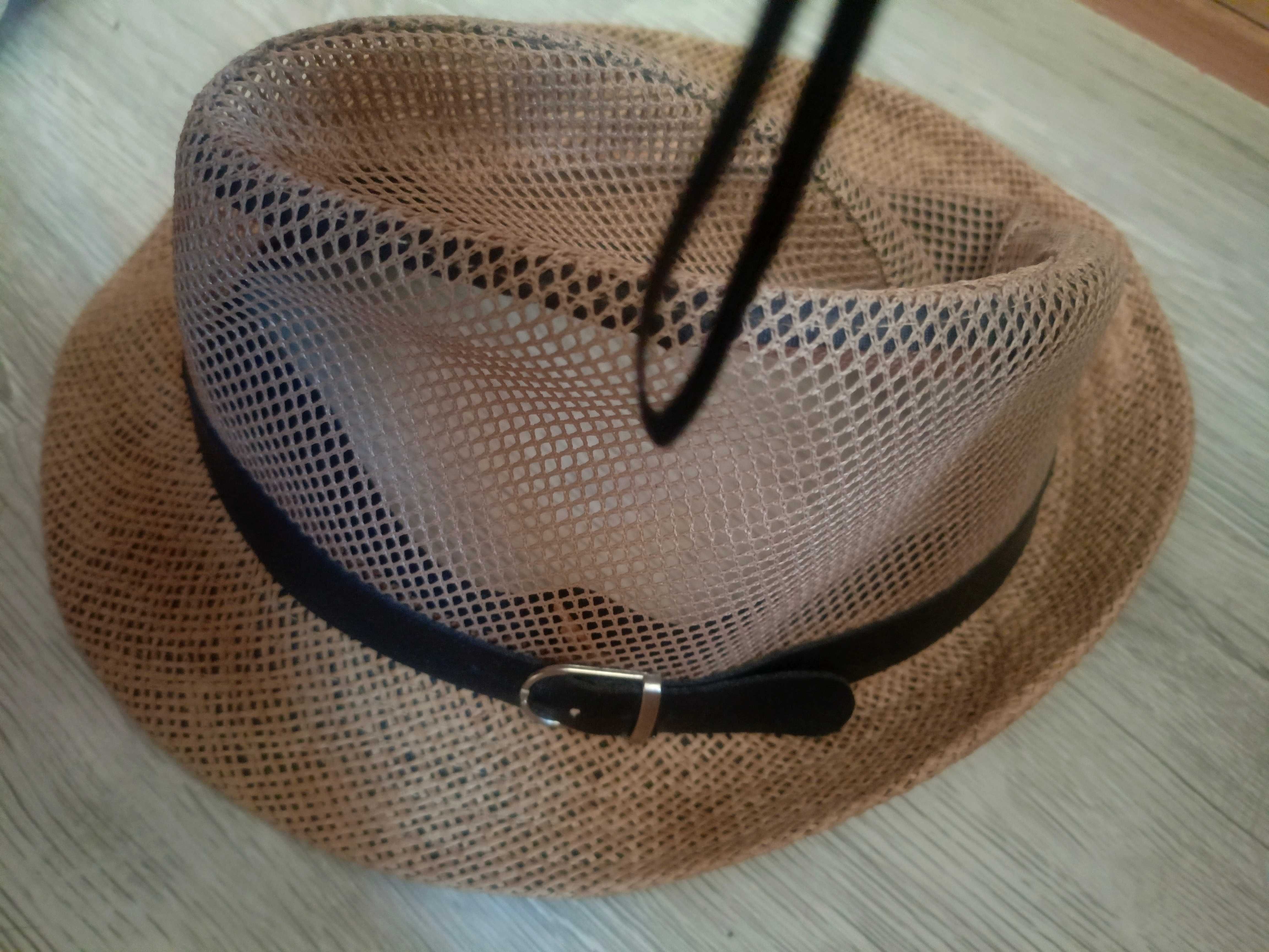 Trilby: Beżowy kapelusz na lato 58