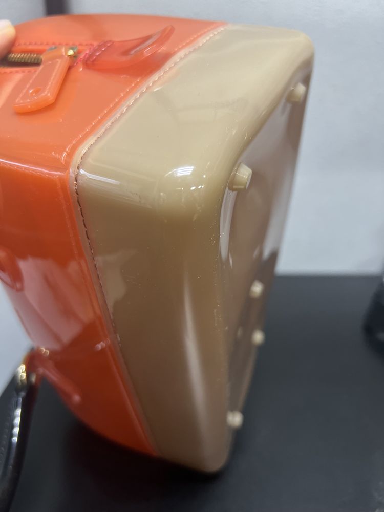 Продаю сумку FURLA оригінал в гарному стані, була в носці мало