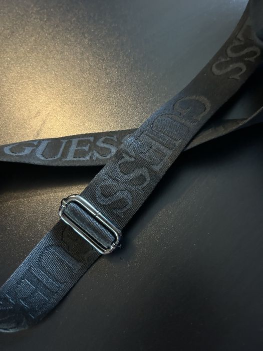 Saszetka Guess czarna