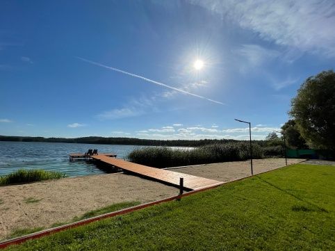 Rentyny Place4You. Dom nad jeziorem z prywatną plażą i balią. WAKACJE