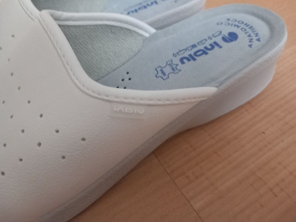 Klapki Inblu sanitarne białe