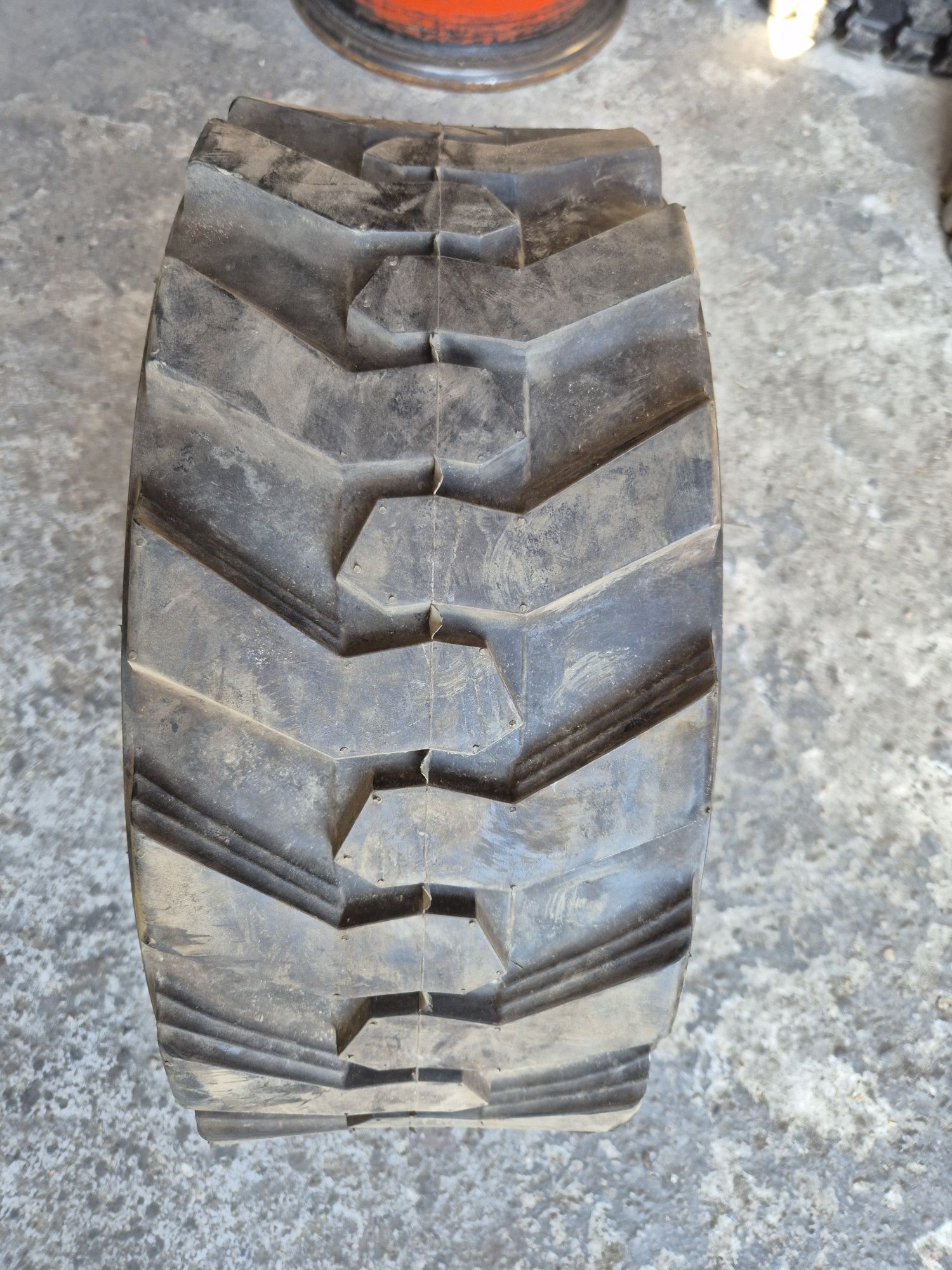 Opona 23x8.5-12  wózek widłowy maszyny budowlane