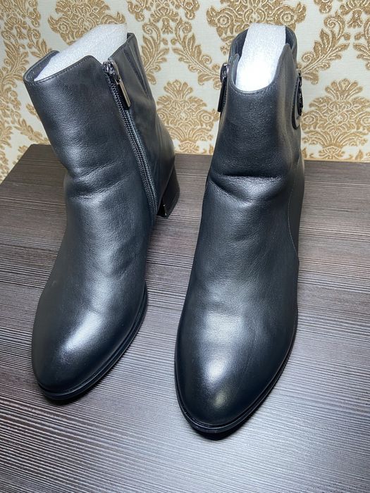 Жіночі шкіряні черевики на підборі