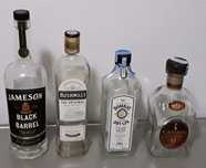 Garrafas vazias de Whisky e Gin, para colecção ou artesanato