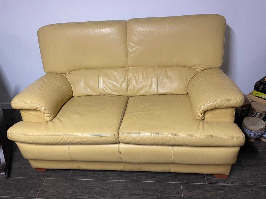 Sofás em couro creme