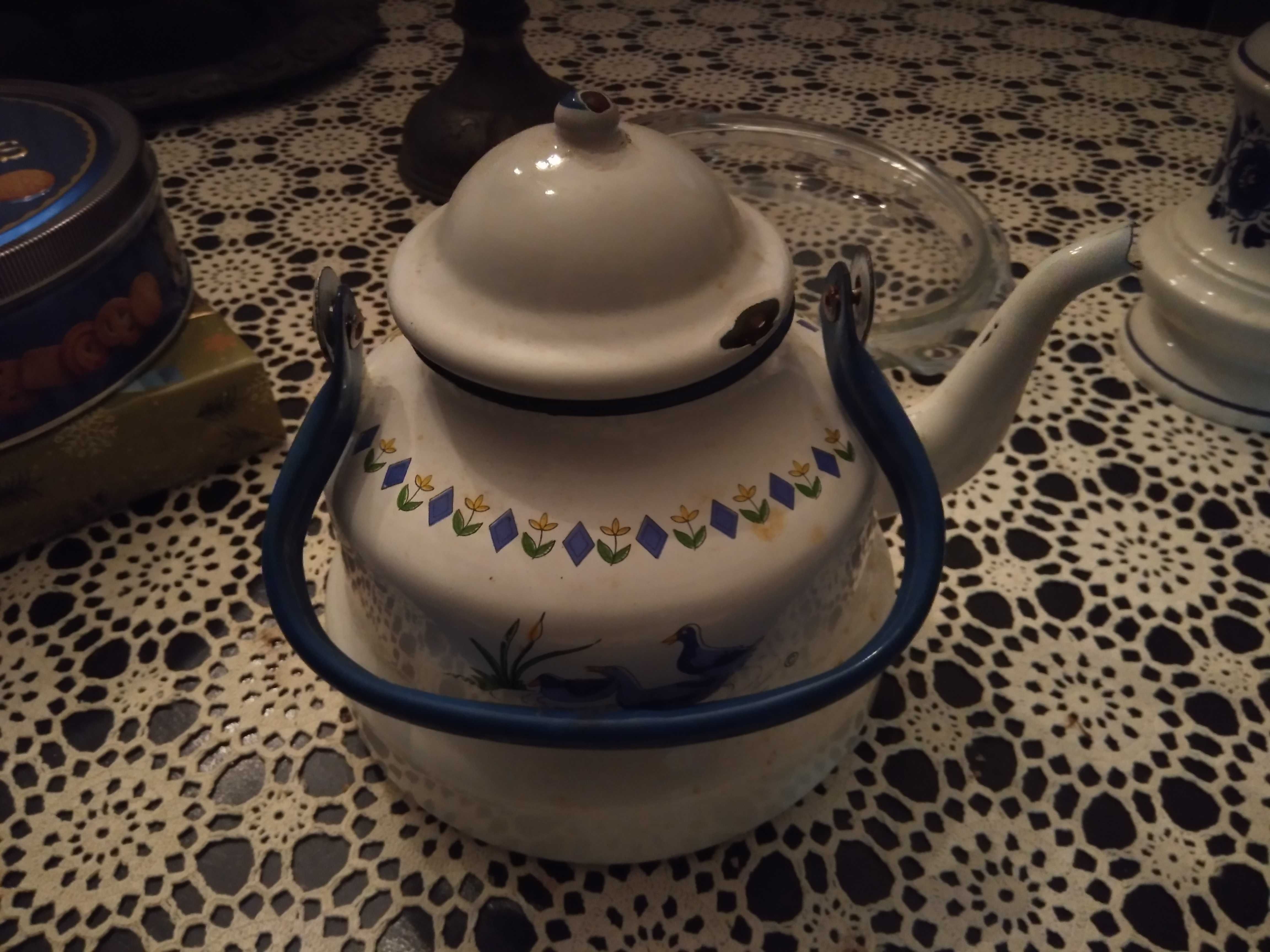 2 Peças muito valiosas e raras (bule e lamparina) vintage