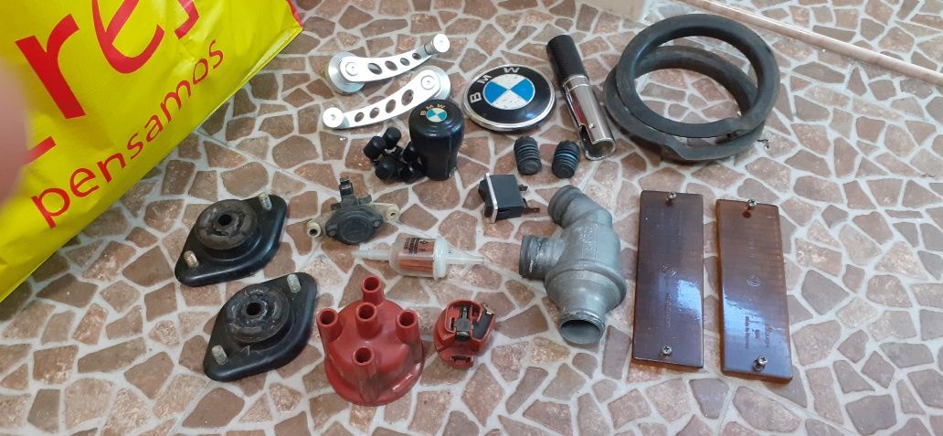 Várias peças do BMW E30 16cc 1986.