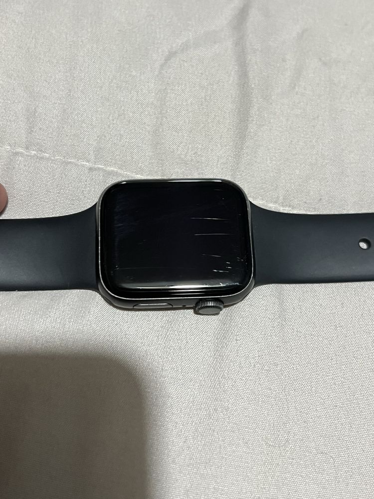 Apple Watch SE Space Gray 44MM