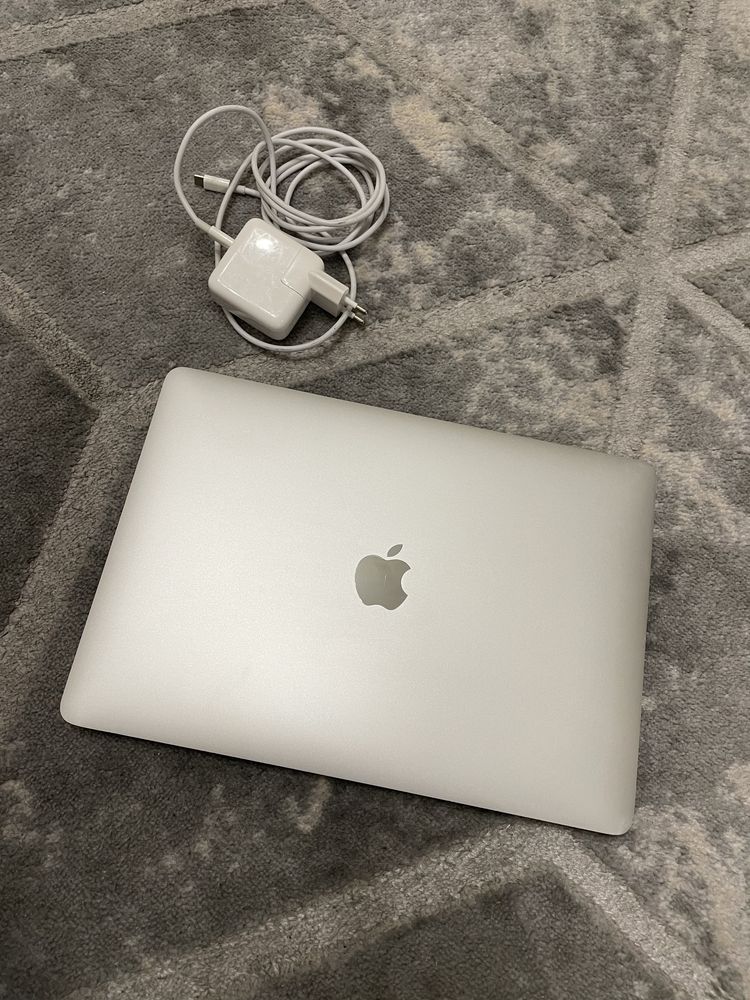 Ноутбук macbook air 2019 1,6GHz intel core i5 16gb/256gb