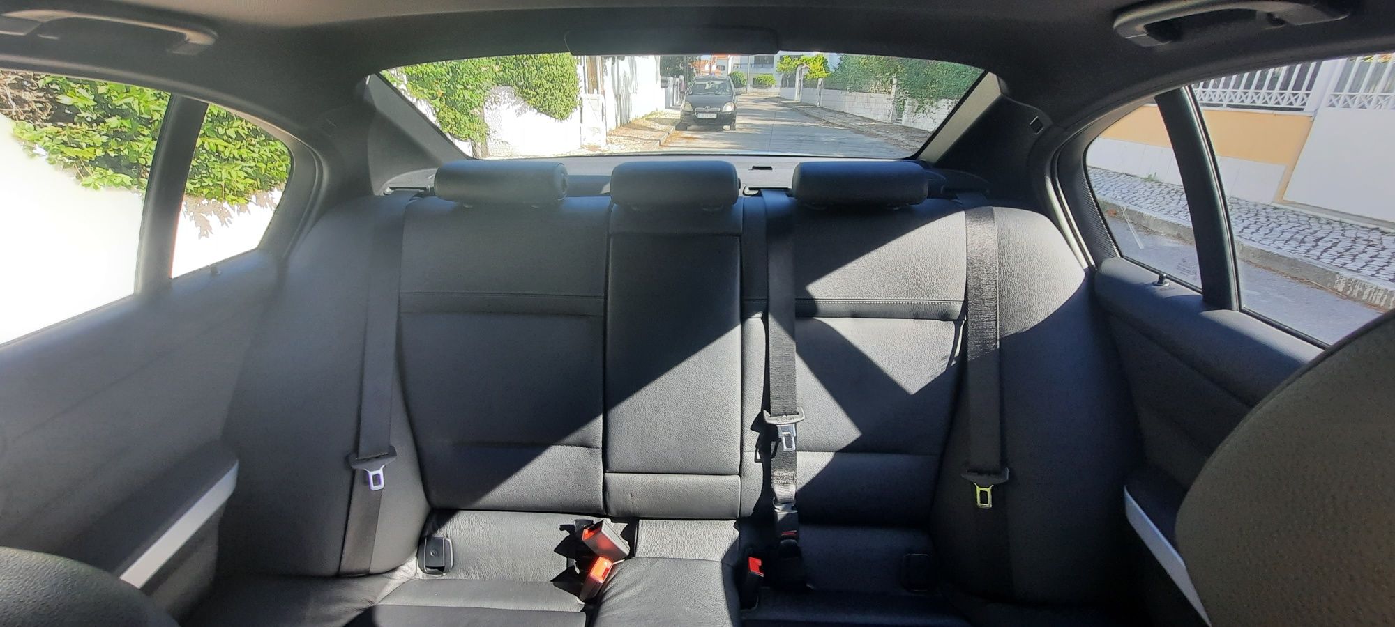 BMW 320d - AUTO - M-PACK