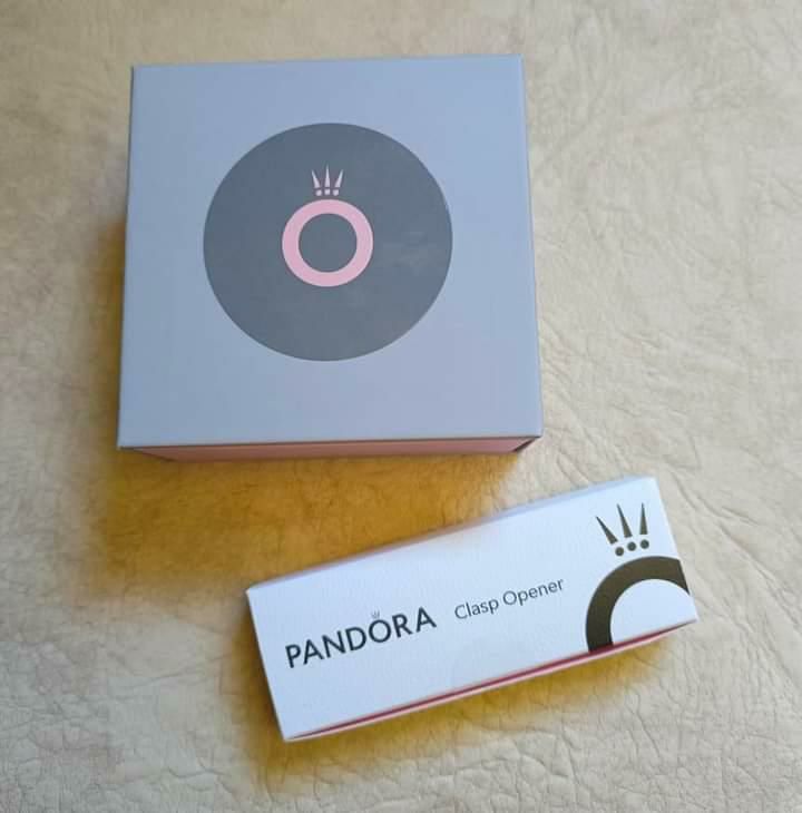 Браслет Pandora із сяючою застібкою у формі серця