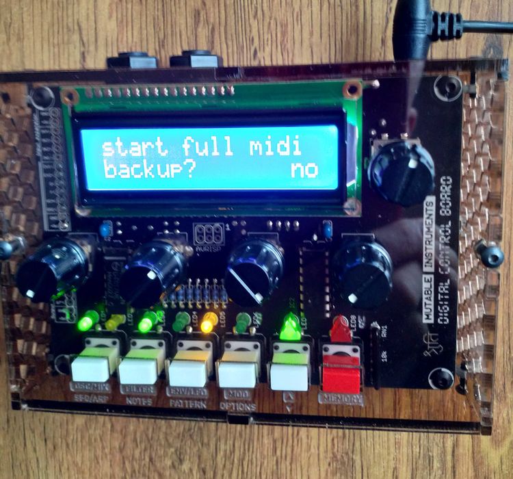 Mutable Instruments Shruthi гібридний (цифро-аналоговий) синтезатор