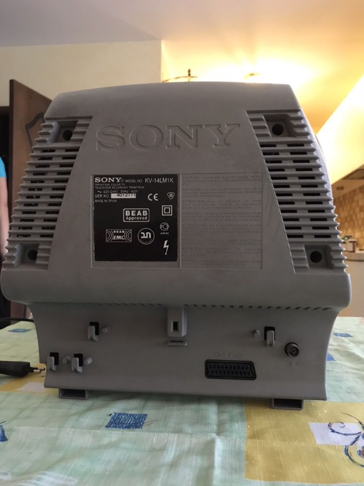 мини телевизор для детской игровой приставки SONY model no KV-14LM1K