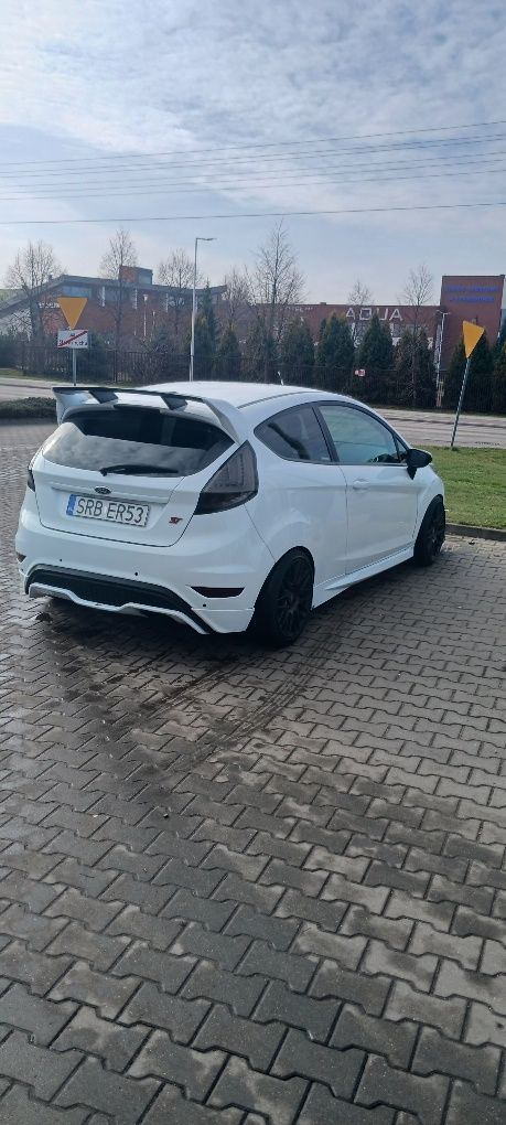 Do sprzedania fort fiesta 1.0 ecoboost 150 km proszę czytać opis