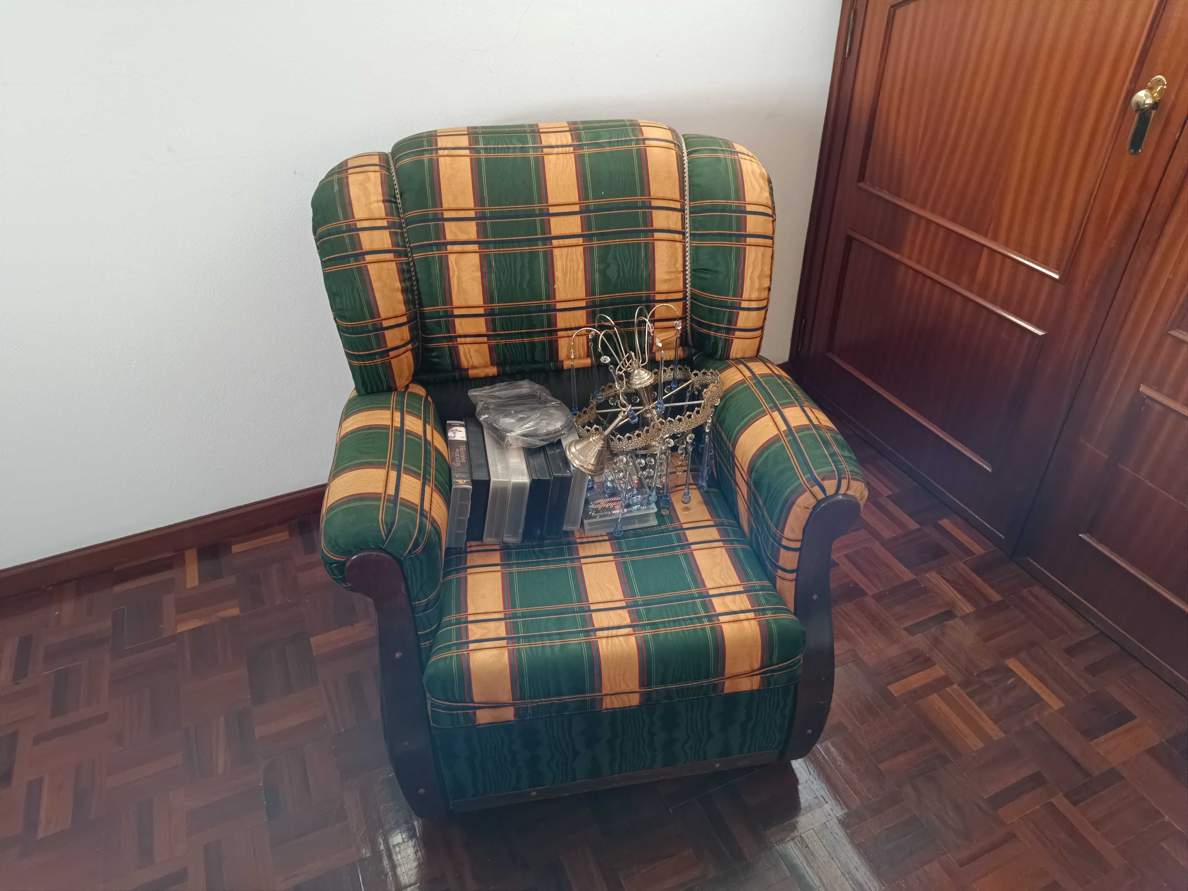 Sofá cama + 2 individuais