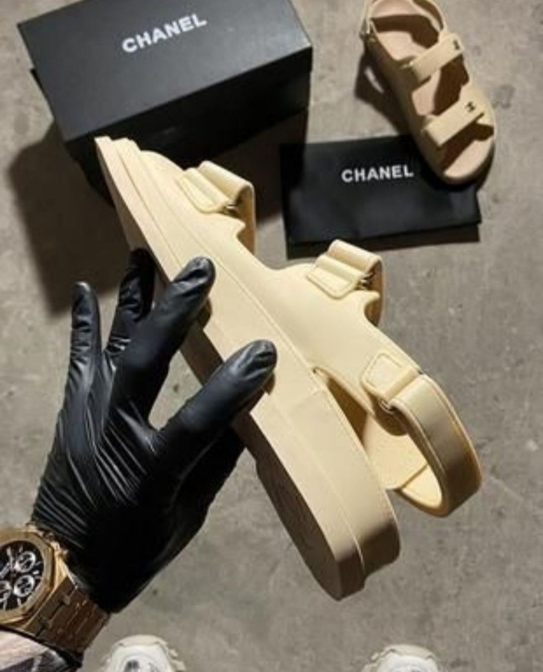 Босоніжки Chanel Flip Flops Beige