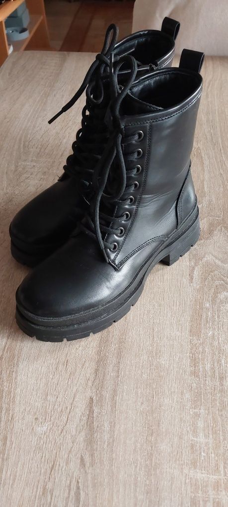 Czarne botki 36 Deichmann