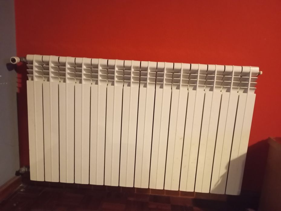 Conjunto de radiadores e caldeira a gás para aquecimento central