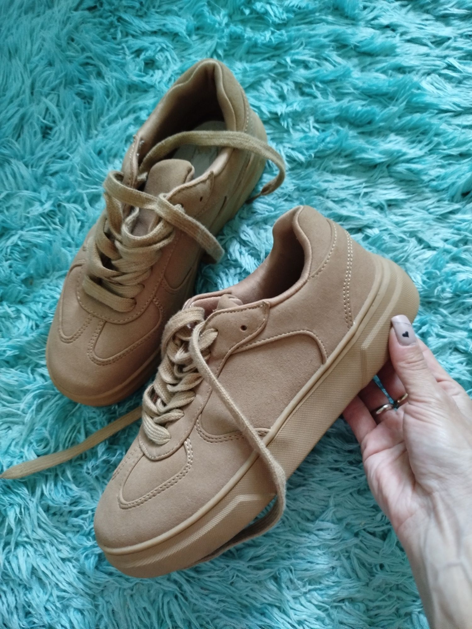 Buty sportowe damskie