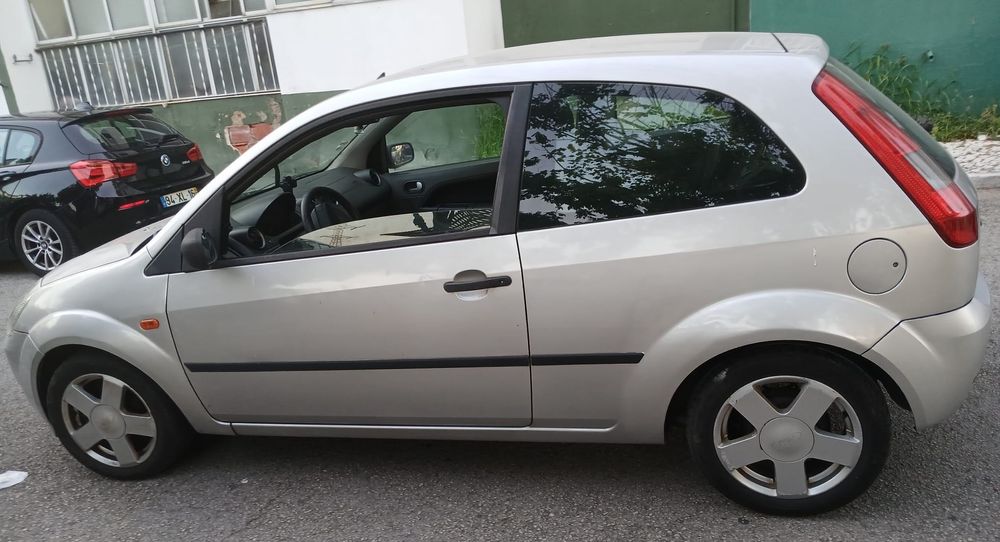Ford fiesta 5 lugares