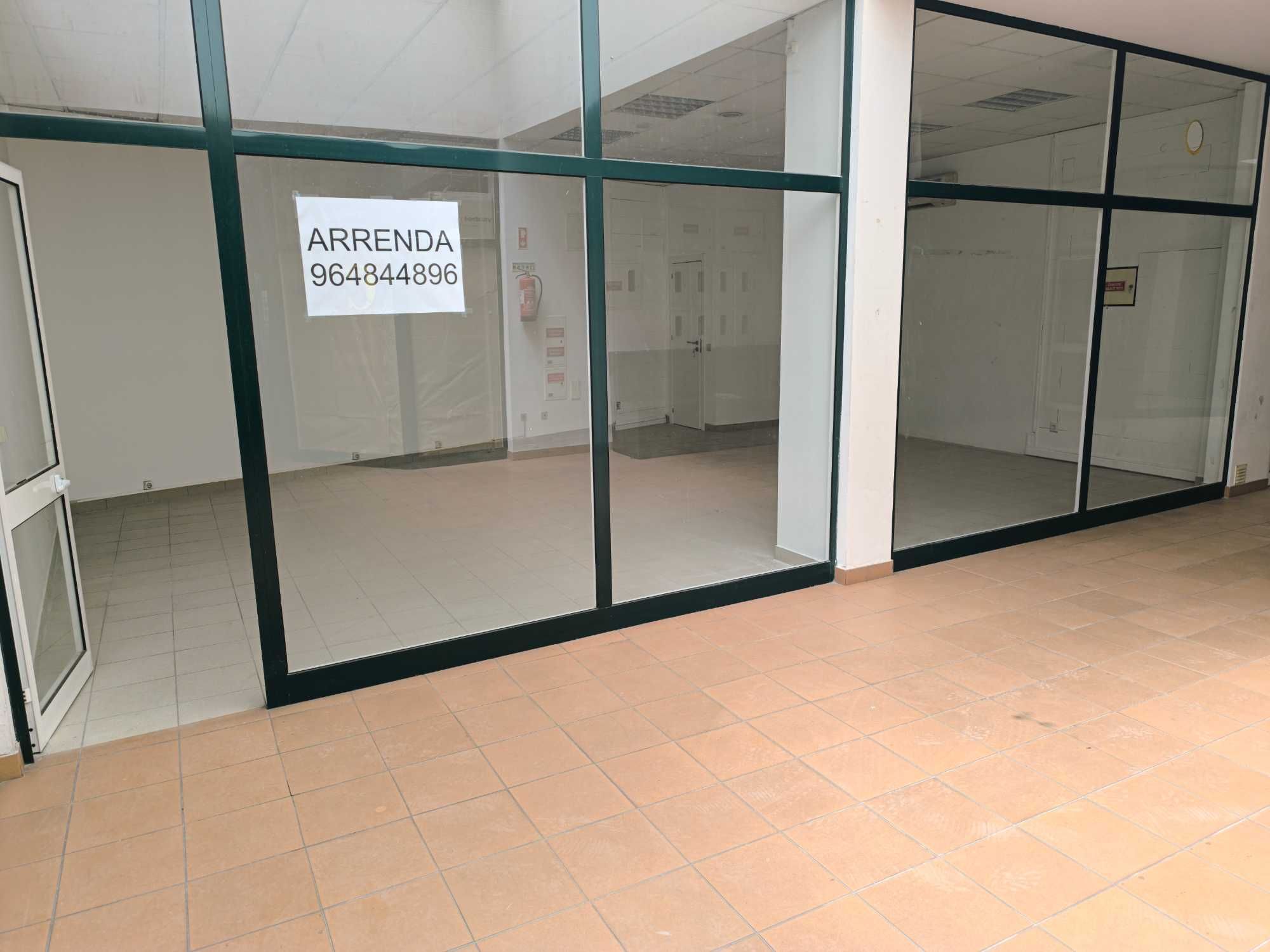Alcanena-Loja com 50m2 com WC e Garagem- arrenda 285€/mes