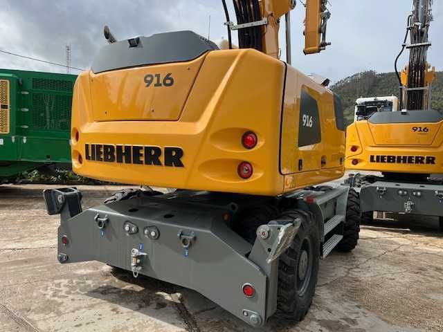 escavadora liebherr rodas