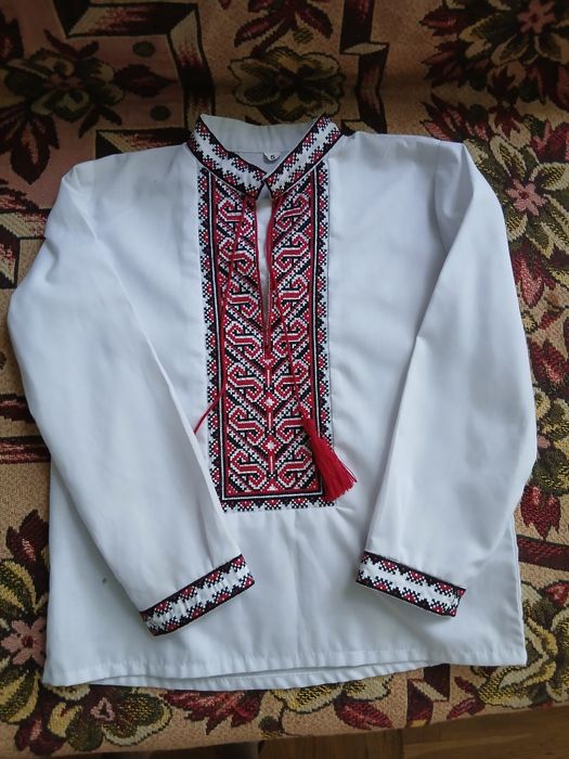 Продам вишиванку на хлопчика 10 років
