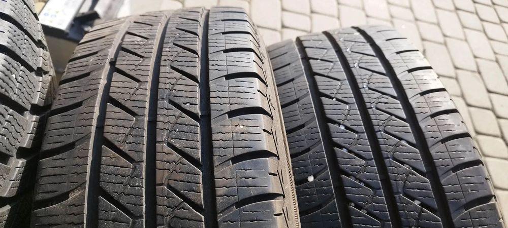 215/65/16 c goodyear vector 4season cargo