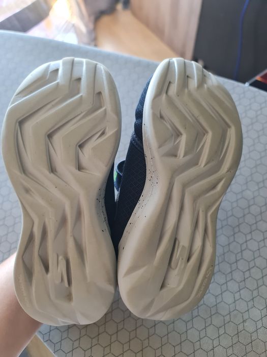 Tenis Azuis escuros tamanho 33 Sckechers