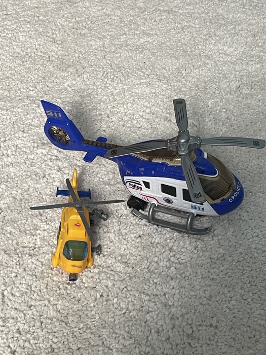 Іграшки ( вертольоти та літачки )