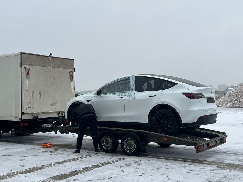 Розборка tesla model Y
