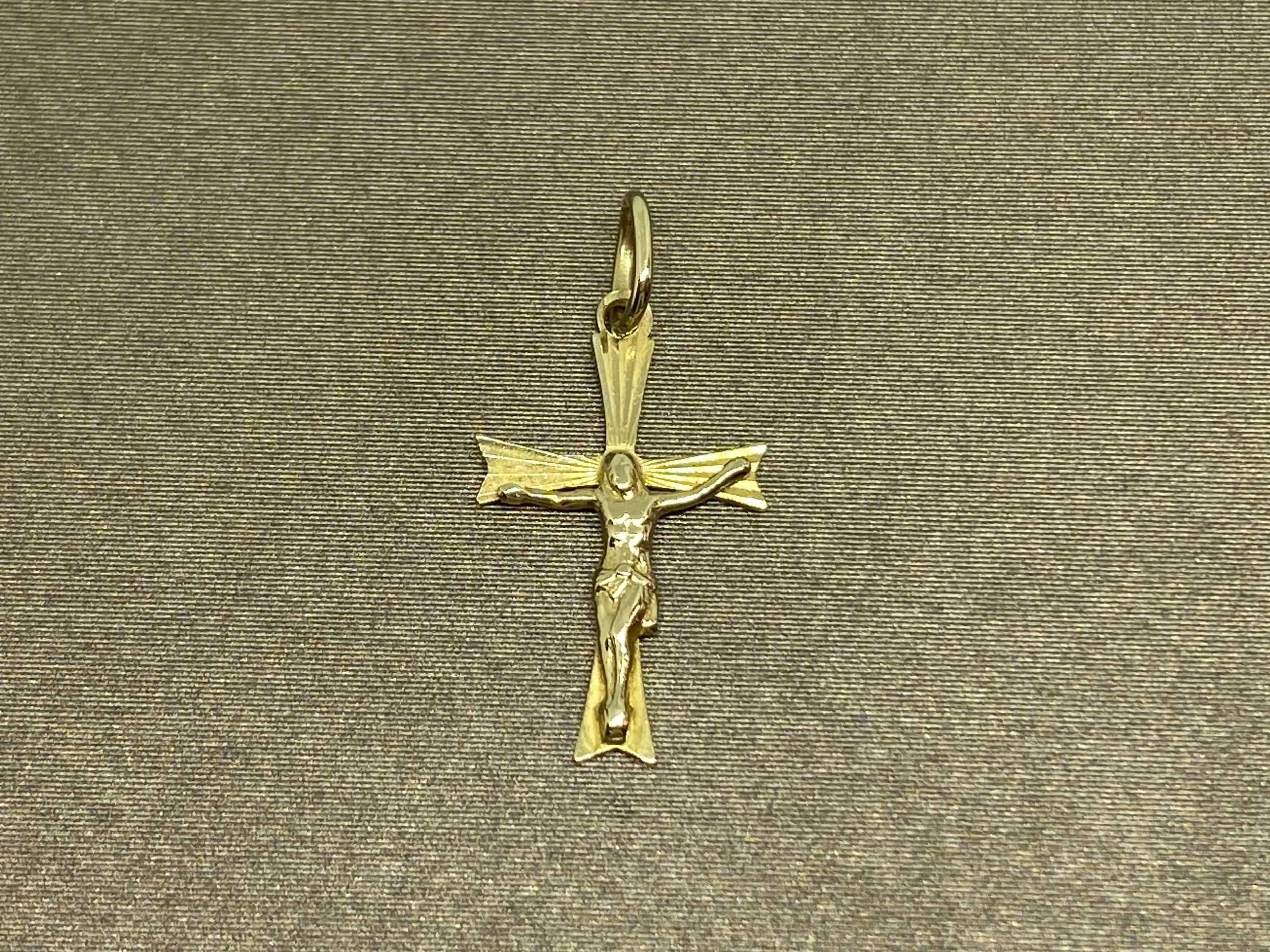 Śliczny złoty krzyżyk z Jezusem  585