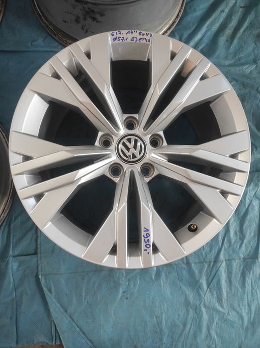 617 Felgi aluminiowe ORYGINAŁ VOLKSWAGEN R 17 5x112 otwór 57,1 B. Ładn