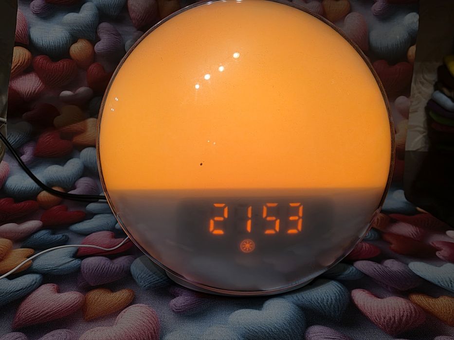 Часы-ночник-радио-будильник-белый шум