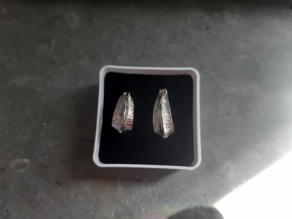 Brincos em prata contrastada, Novos