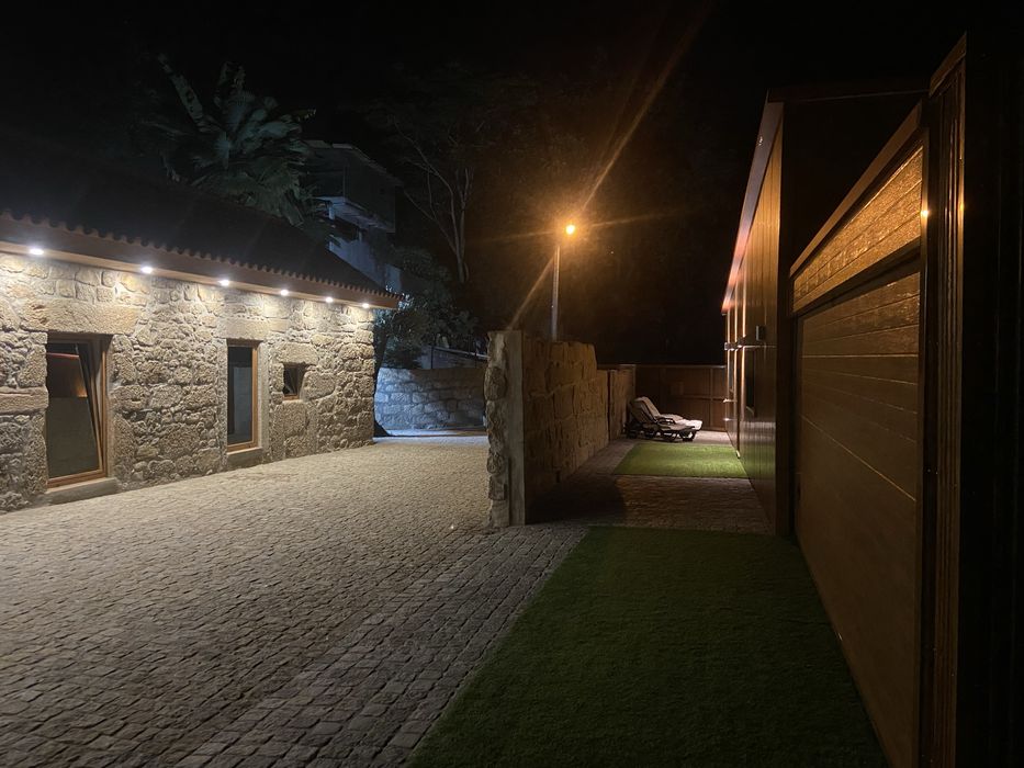 Quintinha com 3 habitaçoes independentes novas